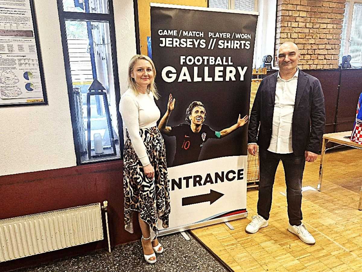 “VJEVO FOOTBALL ZONE”: U Beču izložba originalnih nogometnih dresova hrvatskih i svjetskih igrača “VJEVO FOOTBALL ZONE”: U Beču izložba originalnih nogometnih dresova hrvatskih i svjetskih igrača