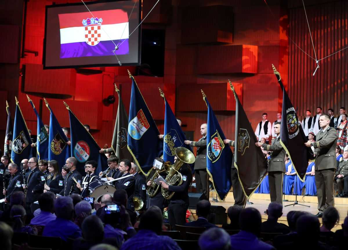 ZAGREB: Održana svečana akademija u povodu 35. obljetnice ustroja pričuvnih zagrebačkih brigada, Dana branitelja Grada Zagreba i Dana državnosti RH ZAGREB: Održana svečana akademija u povodu 35. obljetnice ustroja pričuvnih zagrebačkih brigada, Dana branitelja Grada Zagreba i Dana državnosti RH