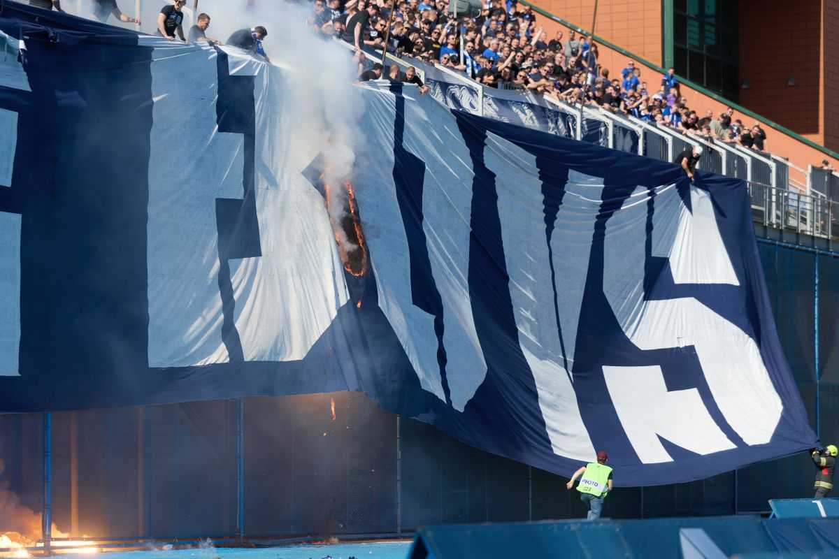 NA MAKSIMIRU 17.000 GLEDATELJA: Policija privela 31 osobu prije početka utakmice Dinamo-Hajduk NA MAKSIMIRU 17.000 GLEDATELJA: Policija privela 31 osobu prije početka utakmice Dinamo-Hajduk