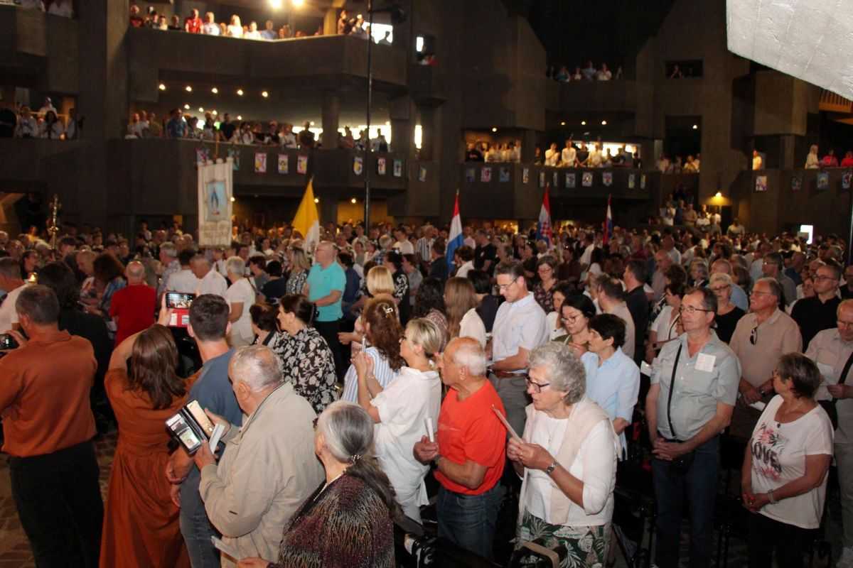 HRVATI HODOČASTILI 56. PUT U NEVIGES: Više od 5.000 vjernika na jednom od najpoznatijih hodočašća u Njemačkoj čija povijest seže u 17. stoljeće