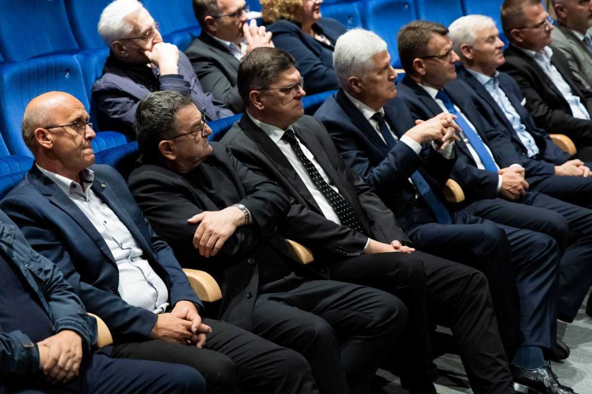 SPOMEN BRANITELJIMA POSAVINE: Herojstvo 106. brigade HVO Orašje trajno je zapisano u monografiji