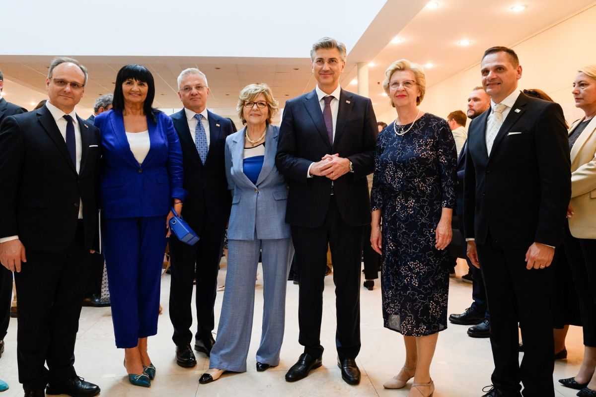 ZAGREB: Započeo bogat program Tjedna Hrvata izvan Republike Hrvatske ZAGREB: Započeo bogat program Tjedna Hrvata izvan Republike Hrvatske
