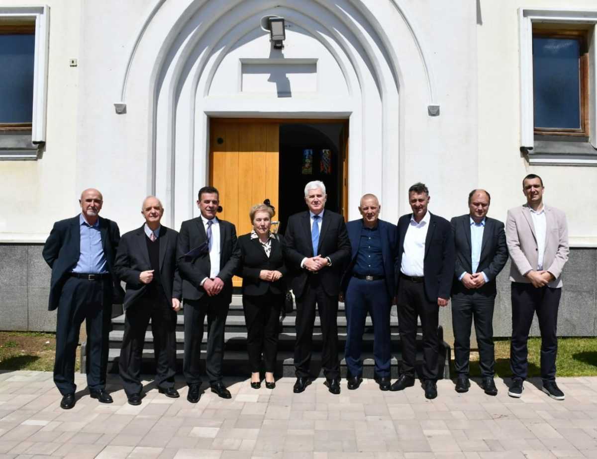 VITEZ OBILJEŽIO 34. OBLJETICU OSNUTKA GLAVNOG STOŽERA HVO-a: Zajedništvo očuvalo hrvatski narod u BiH, mora se trajno čuvati