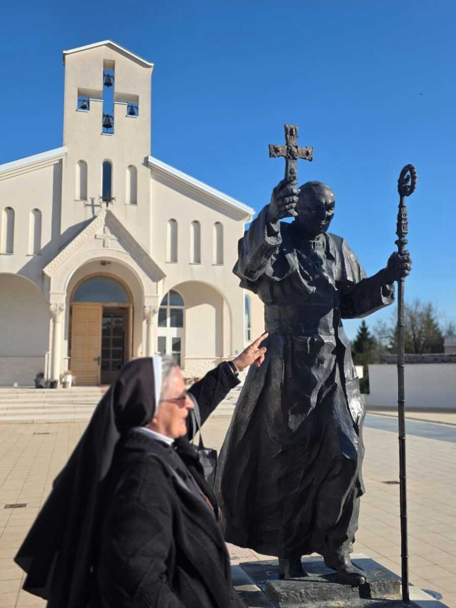 U MOLITVI I ZAJEDNIŠTVU: Hodočašće Hrvata izvan domovine Kraljici Mira u Međugorju U MOLITVI I ZAJEDNIŠTVU: Hodočašće Hrvata izvan domovine Kraljici Mira u Međugorju