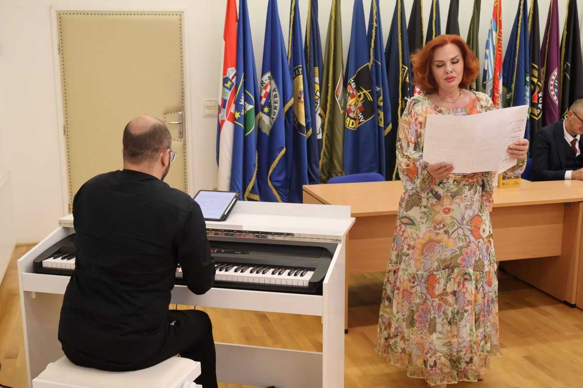 ŠUTRA PRED BRANITELJIMA: Prihvaćam svaku kritiku, samo neka bude ljudska! ŠUTRA PRED BRANITELJIMA: Prihvaćam svaku kritiku, samo neka bude ljudska!