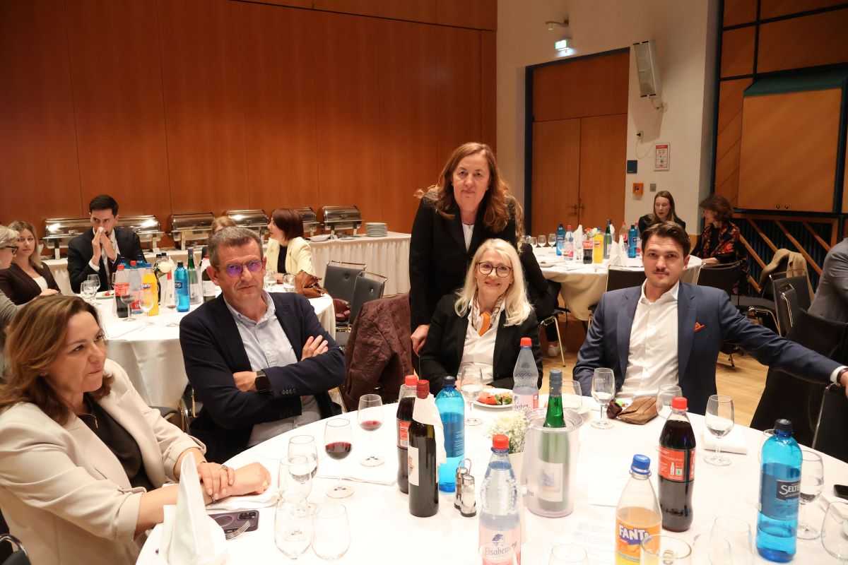 UZ KONCERT: U Frankfurtu svečano obilježen Dan državnosti Republike Hrvatske UZ KONCERT: U Frankfurtu svečano obilježen Dan državnosti Republike Hrvatske
