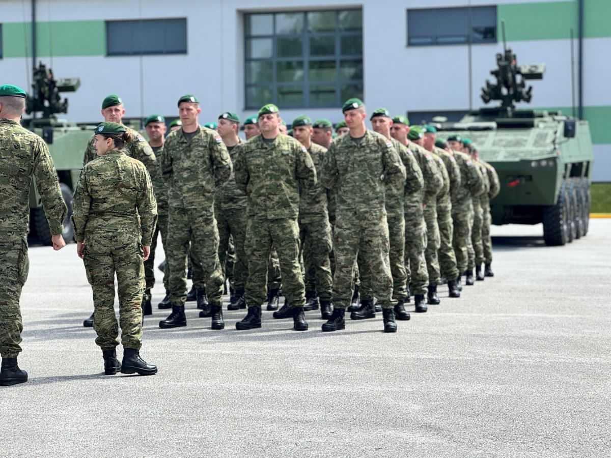 OBLJETNICA GROMOVA: Druga gardijska brigada "Gromovi" slavi 35. obljetnicu OBLJETNICA GROMOVA: Druga gardijska brigada "Gromovi" slavi 35. obljetnicu