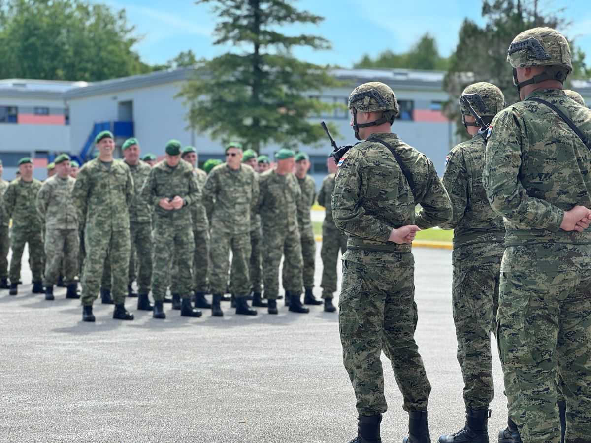 OBLJETNICA GROMOVA: Druga gardijska brigada "Gromovi" slavi 35. obljetnicu OBLJETNICA GROMOVA: Druga gardijska brigada "Gromovi" slavi 35. obljetnicu