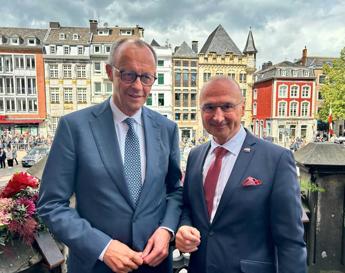 INTERVJU - MINISTAR GRLIĆ RADMAN: Hrvati izvan domovine nisu prošlost, oni su sadašnjost i budućnost Hrvatske INTERVJU - MINISTAR GRLIĆ RADMAN: Hrvati izvan domovine nisu prošlost, oni su sadašnjost i budućnost Hrvatske