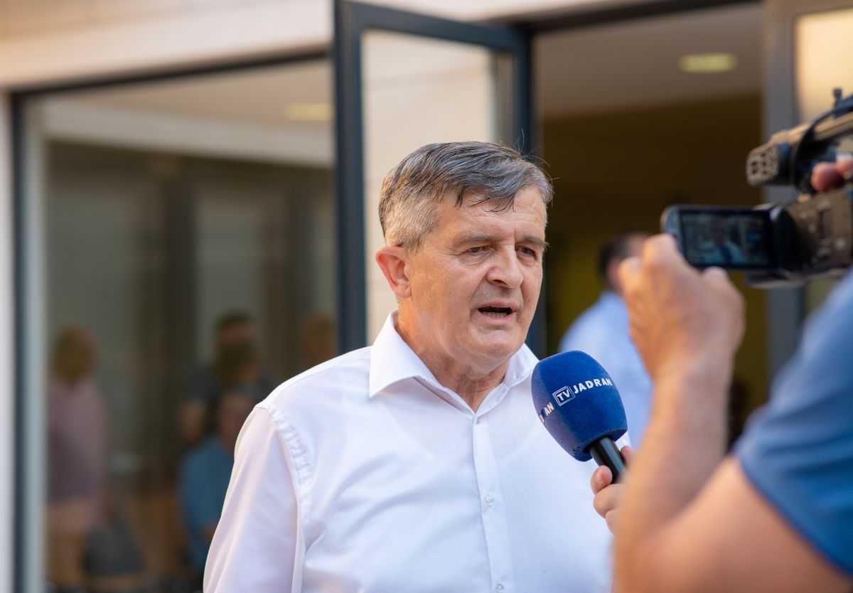SPLIT: Promocija knjige „Kad istina progovori – svjedočanstvo hrvatskoga generala“ Ivice Primorca privukla brojnu publiku SPLIT: Promocija knjige „Kad istina progovori – svjedočanstvo hrvatskoga generala“ Ivice Primorca privukla brojnu publiku
