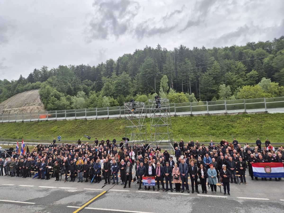 „ODRJEŠITE JEZIKE, OTVORITE ARHIVE I SKRIVENE SPISE“: Apel vojnog biskupa na 81. obljetnici Bleiburške tragedije