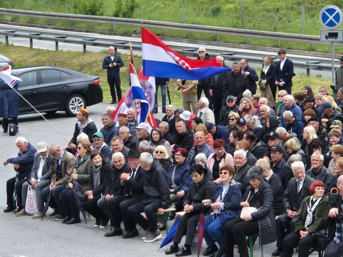 „ODRJEŠITE JEZIKE, OTVORITE ARHIVE I SKRIVENE SPISE“: Apel vojnog biskupa na 81. obljetnici Bleiburške tragedije