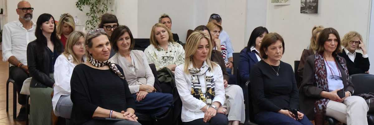 ROMAN KOJI JE PUBLIKU U RIMU OSTAVIO BEZ RIJEČI! “Ja šutjeti neću” – ispovijest Hrvata koji je otkrio tešku istinu ROMAN KOJI JE PUBLIKU U RIMU OSTAVIO BEZ RIJEČI! “Ja šutjeti neću” – ispovijest Hrvata koji je otkrio tešku istinu