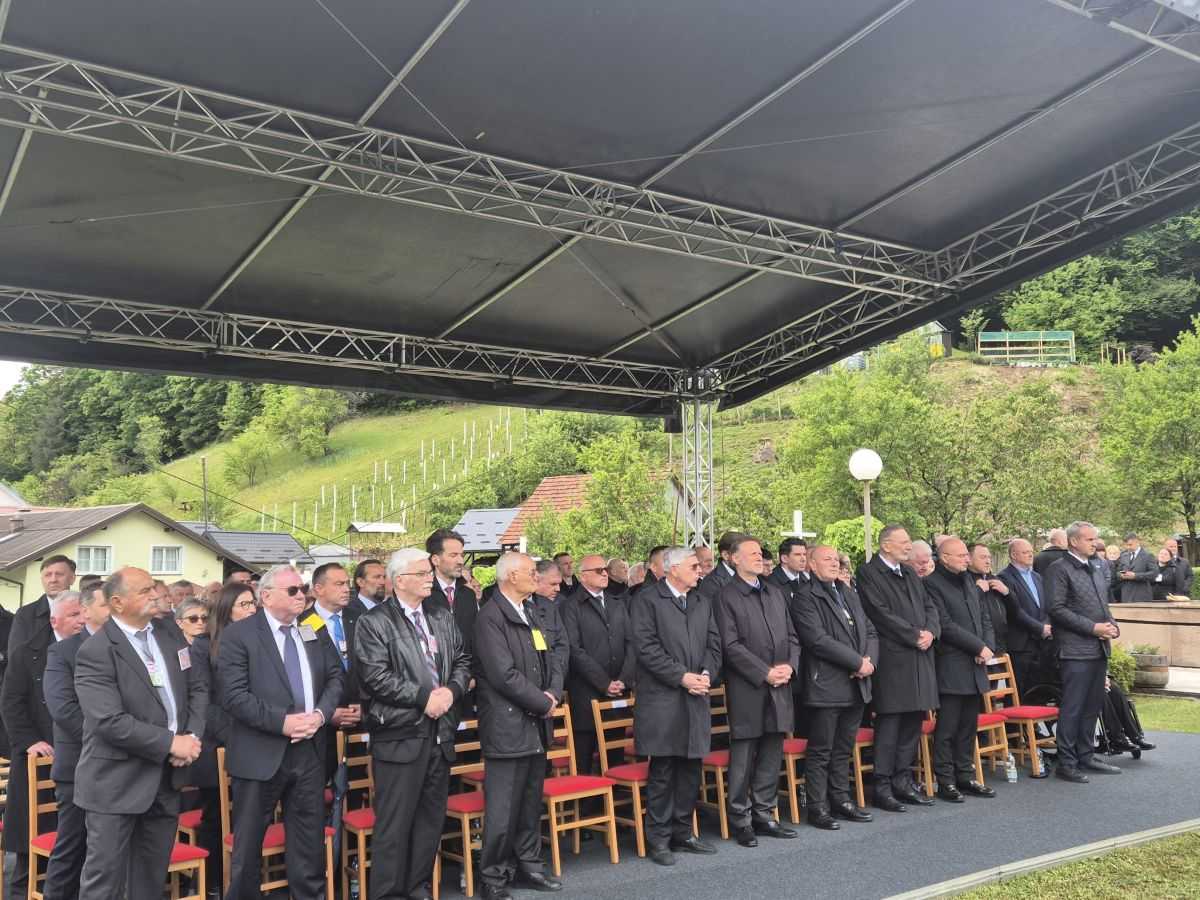 „ODRJEŠITE JEZIKE, OTVORITE ARHIVE I SKRIVENE SPISE“: Apel vojnog biskupa na 81. obljetnici Bleiburške tragedije