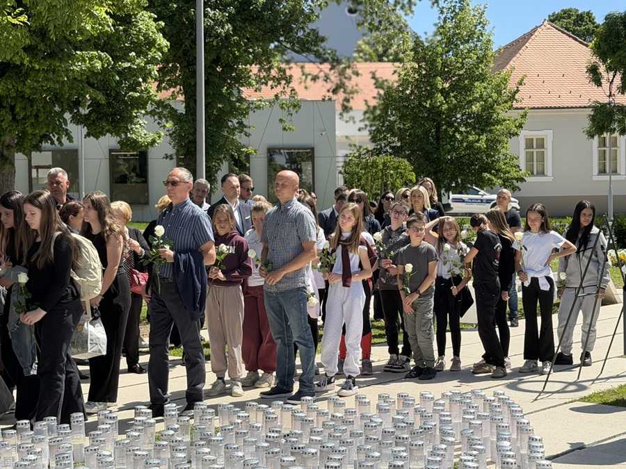 "PREKINUTO DJETINJSTVO": Spomendan na poginulu i stradalu djecu u Domovinskom ratu Spomendan na poginulu i stradalu djecu u Domovinskom ratu / Foto: Hina