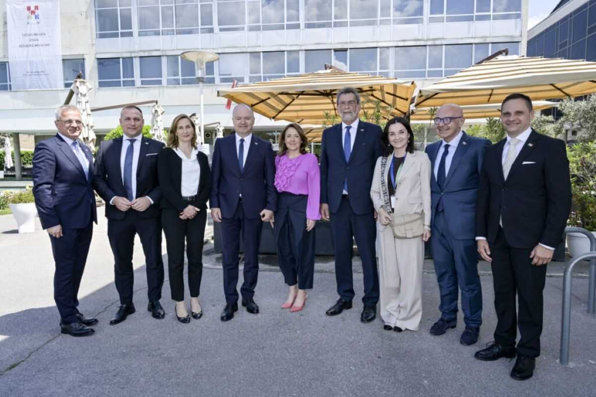 ZAGREB: Započeo bogat program Tjedna Hrvata izvan Republike Hrvatske ZAGREB: Započeo bogat program Tjedna Hrvata izvan Republike Hrvatske