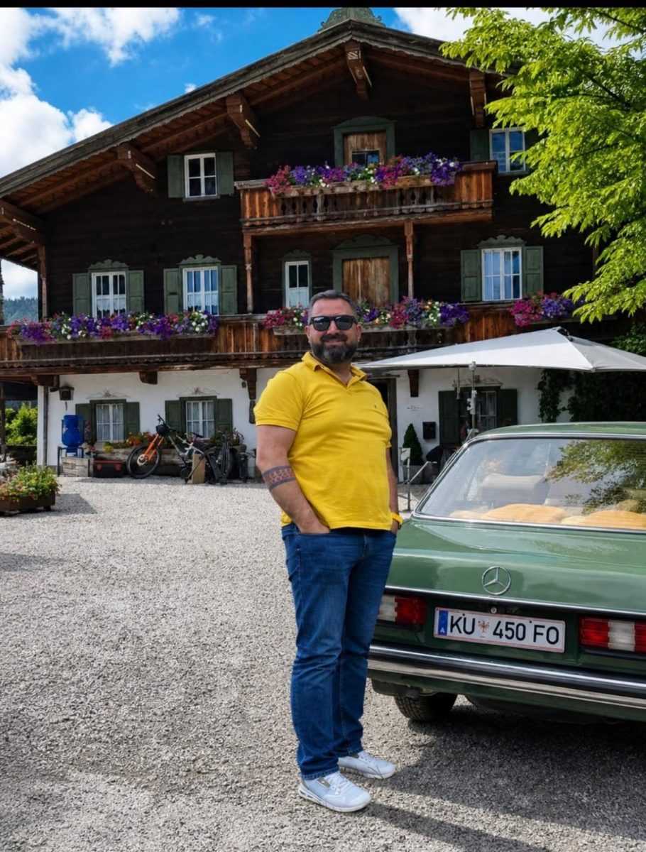 Žarko Banović pred automobila iz serije Gorski liječnik / Foto: Fenix (Silvija Banović)
