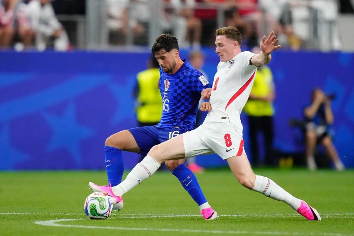 SLAVLJE ENGLEZA: Vatreni pali u drugom poluvremenu, Livaković spašavao od većeg poraza SLAVLJE ENGLEZA: Vatreni pali u drugom poluvremenu, Livaković spašavao od većeg poraza