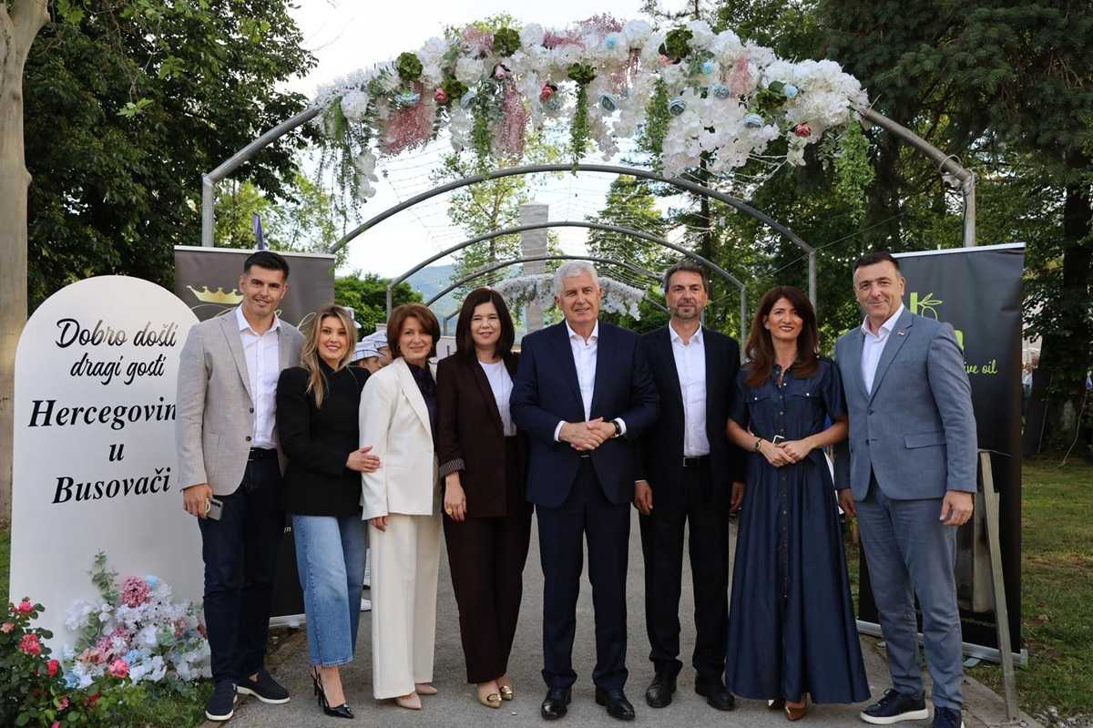 OD NERETVE DO LAŠVE: Busovača poslala poruku povezanosti i jedinstva Hrvata u BiH Izaslanstvo HNS-a BiH u Busovači / Foto: HNS BiH