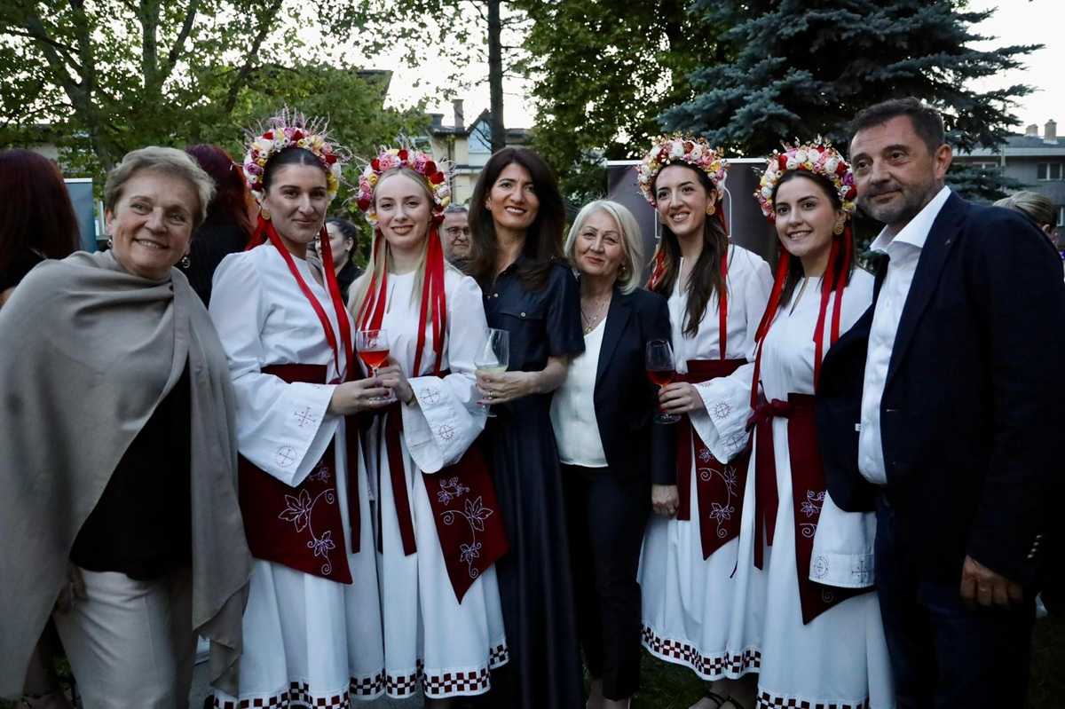 OD NERETVE DO LAŠVE: Busovača poslala poruku povezanosti i jedinstva Hrvata u BiH Izaslanstvo HNS-a BiH u Busovači / Foto: HNS BiH