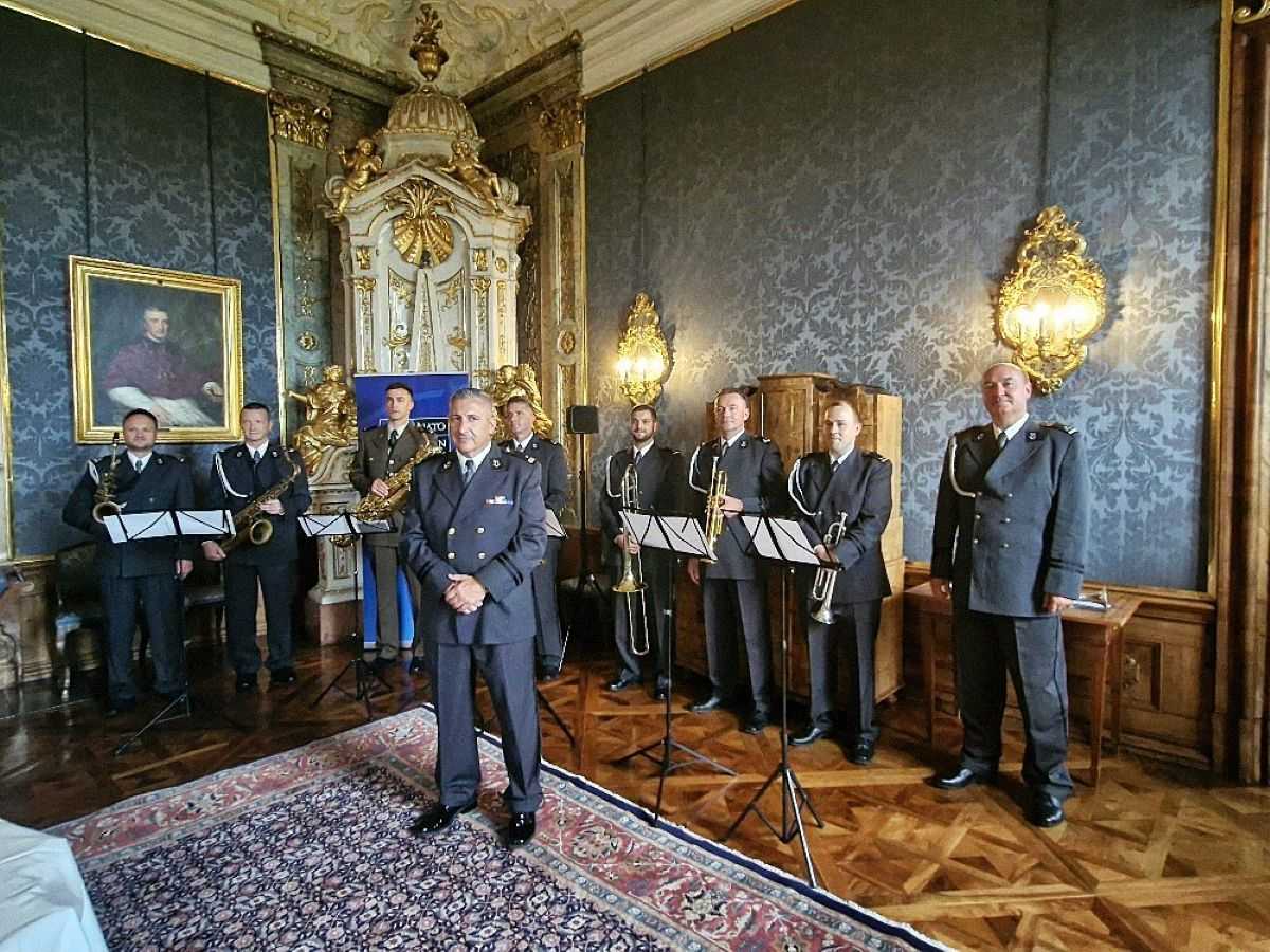 BEČ: Bivšoj šefici austrijske diplomacije Ursuli Plassnik uručeno odličje “Red kneza Trpimira s ogrlicom i Danicom” BEČ: Bivšoj šefici austrijske diplomacije Ursuli Plassnik uručeno odličje “Red kneza Trpimira s ogrlicom i Danicom”