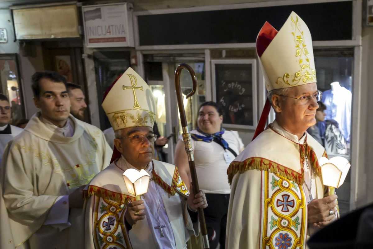 ZAGREB: Proslavljena svetkovina Majke Božje od Kamenitih vrata ZAGREB: Proslavljena svetkovina Majke Božje od Kamenitih vrata