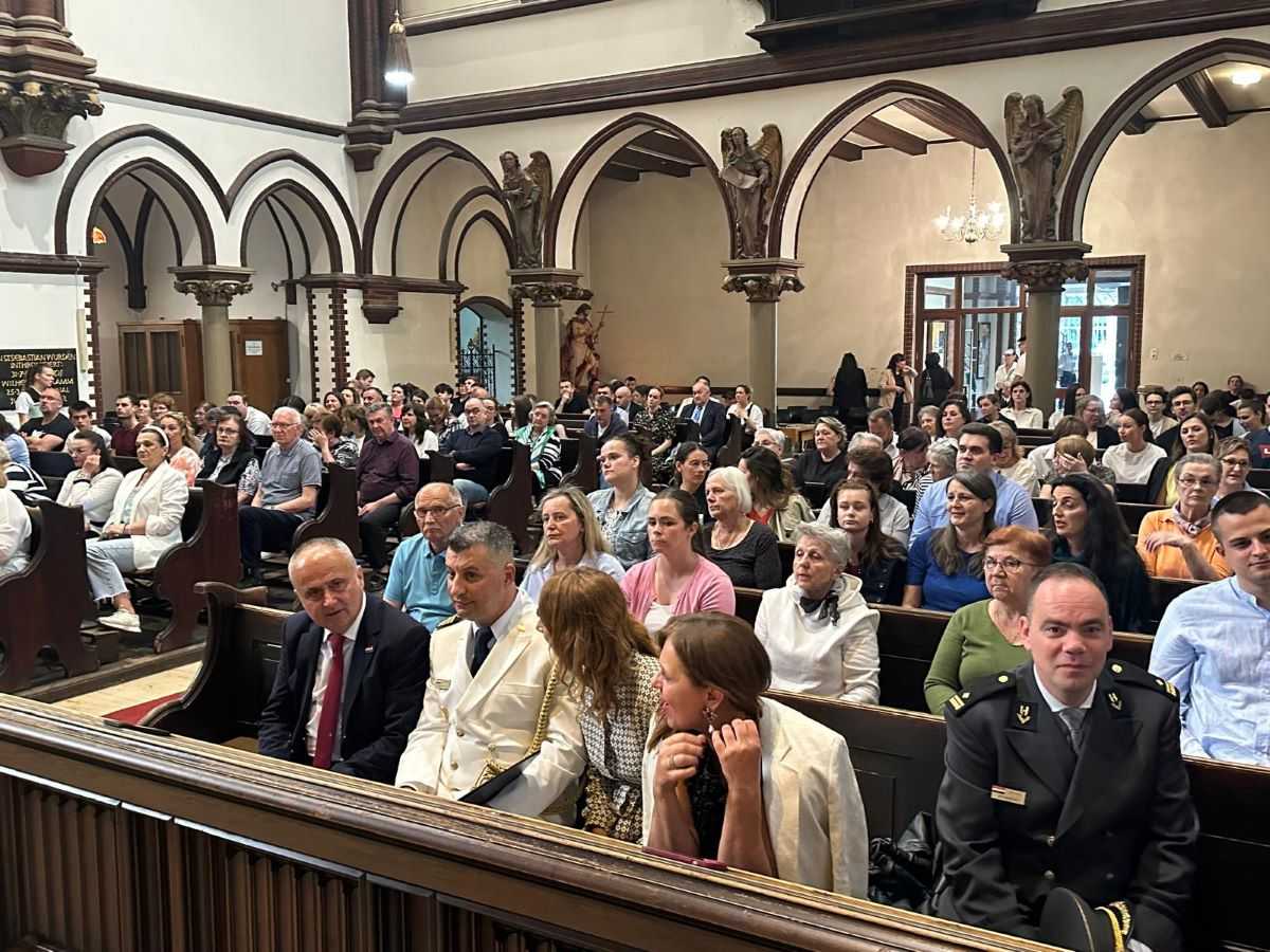 KLAPA SV. JURAJ HRM U BERLINU: „Vi ste nam poput susreta s domovinom“ KLAPA SV. JURAJ HRM U BERLINU: „Vi ste nam poput susreta s domovinom“