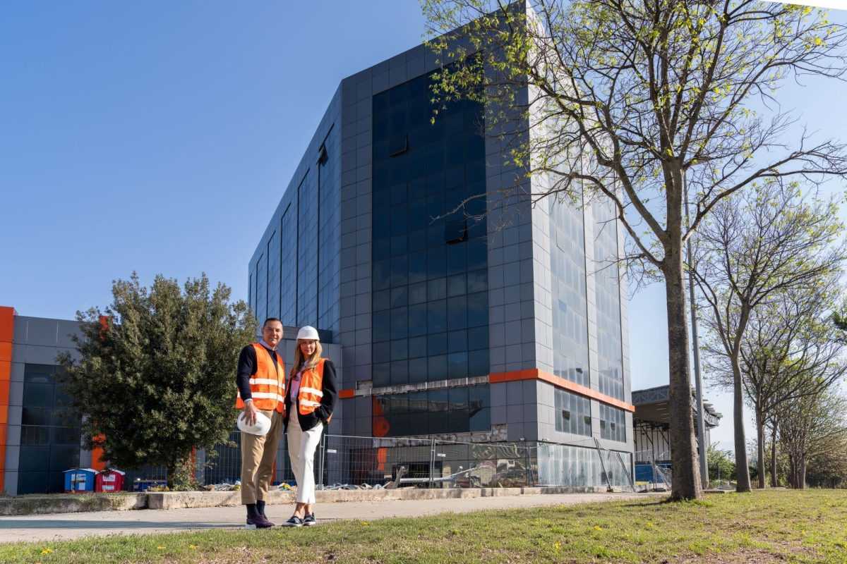 Bračni par Uglešić na gradilištu