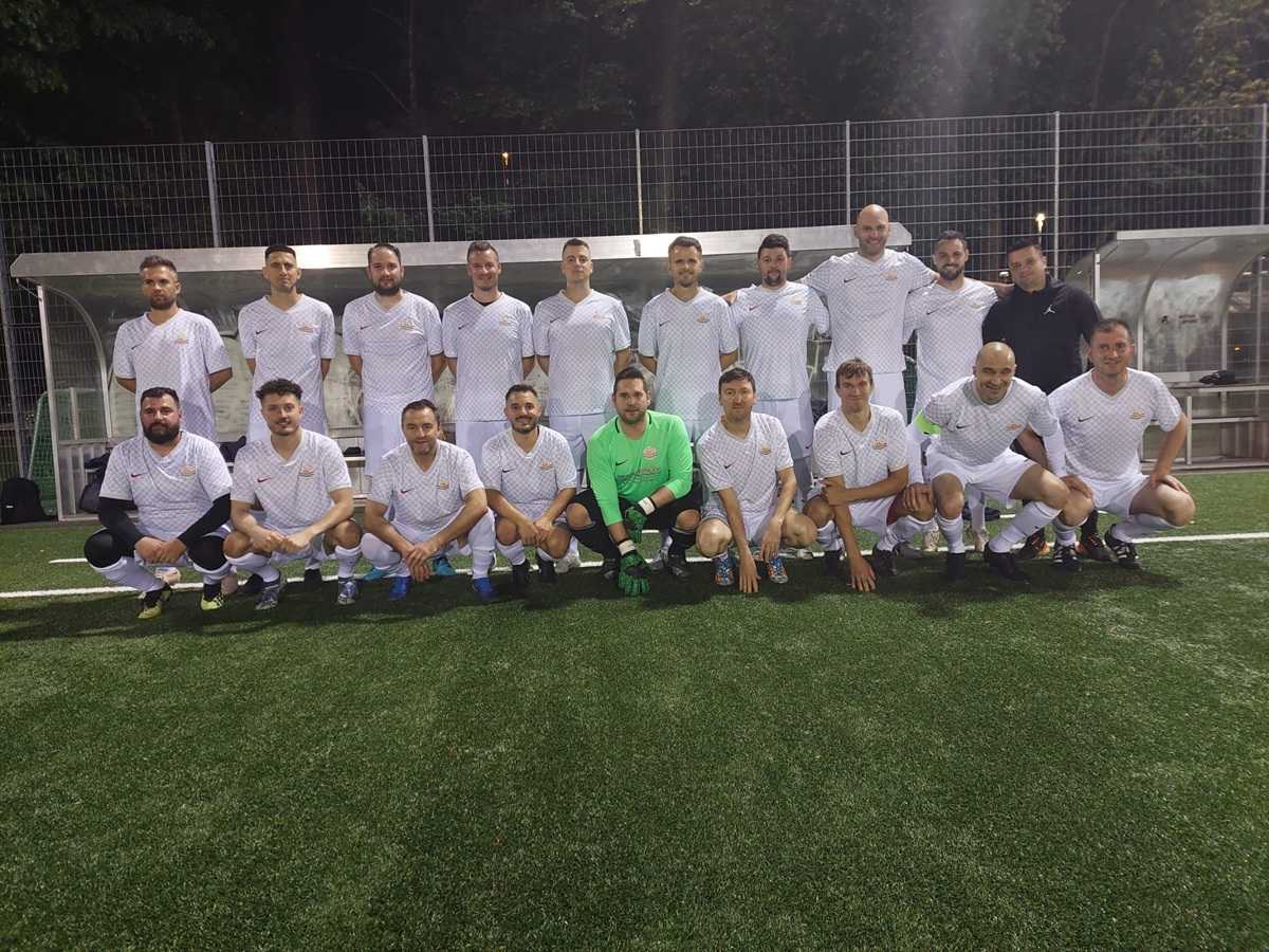 POBJEDNIČKI KRAJ SEZONE ZA NK CROATIA ZÜRICH Prva momčad potvrdila drugo, a Seniori 30+ treće mjesto Igrači Croatije Zürich (30+) / Foto: Fenix (Ivan Barišić)