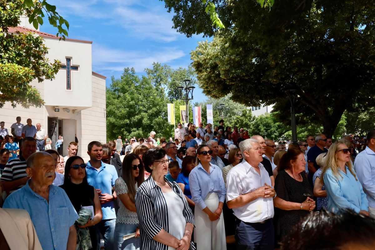 NA HUMCU PROSLAVLJEN SV. ANTE: Vjera, molitva i zajedništvo okupljaju hrvatski narod