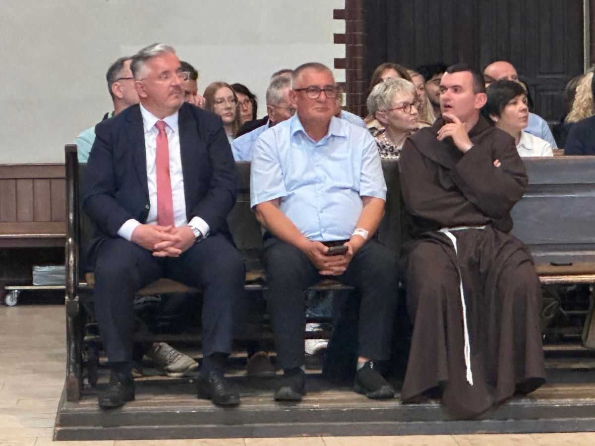 KLAPA SV. JURAJ HRM U BERLINU: „Vi ste nam poput susreta s domovinom“ KLAPA SV. JURAJ HRM U BERLINU: „Vi ste nam poput susreta s domovinom“