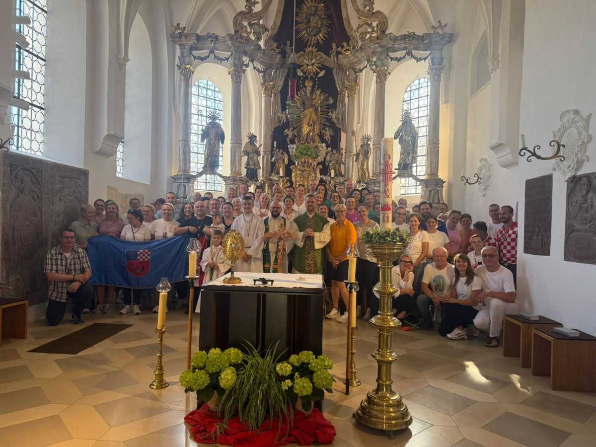 NA PUTU VJERE: Hodočasnici HKŽ München krenuli prema Altöttingu NA PUTU VJERE: Hodočasnici HKŽ München krenuli prema Altöttingu