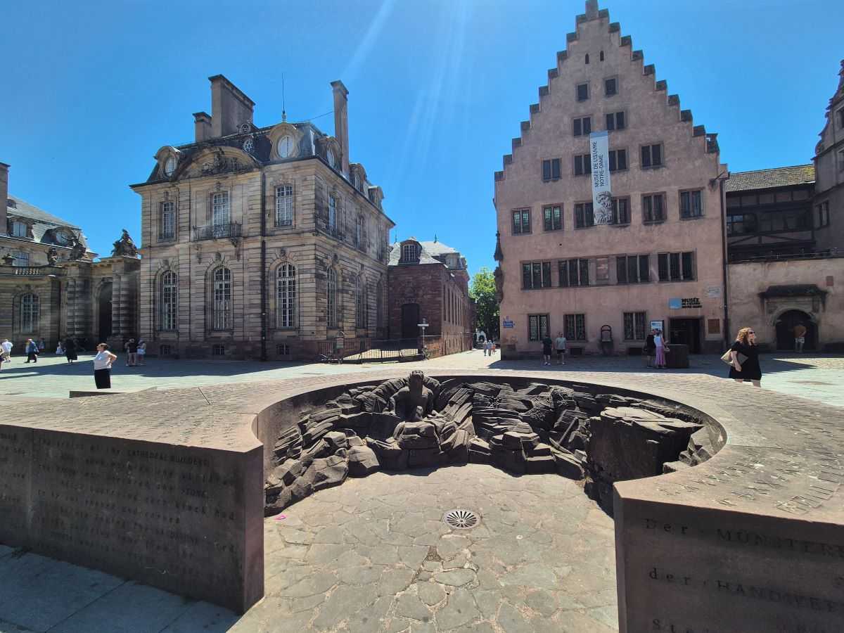 FRANCUSKA ELEGANCIJA I NJEMAČKA PRAKTIČNOST: Strasbourg - Na Mostu gavrana i danas se noću „čuju“ koraci pogubljenih FRANCUSKA ELEGANCIJA I NJEMAČKA PRAKTIČNOST: Strasbourg - Na Mostu gavrana i danas se noću „čuju“ koraci pogubljenih