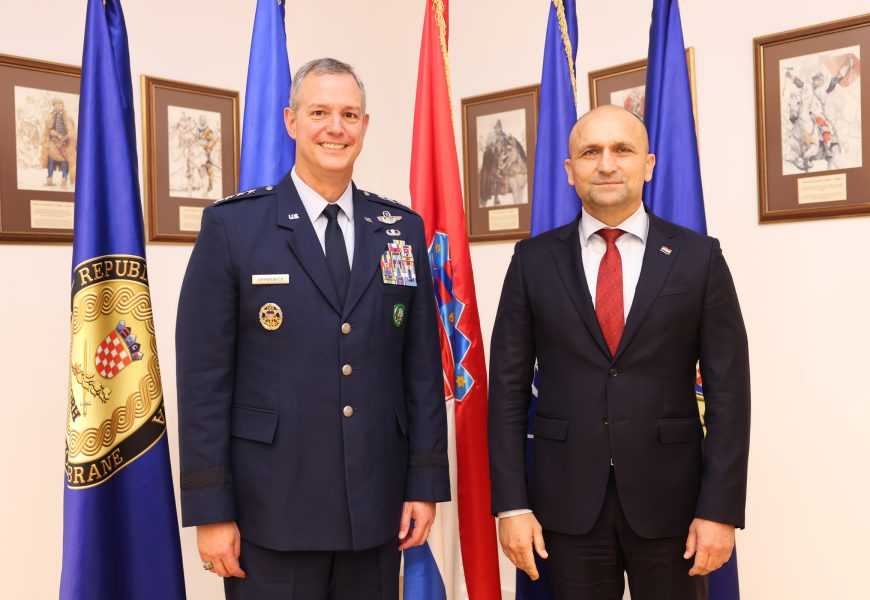 VOJNI VRH U ZAGREBU: Anušić pred šefom NATO-a za Europu otvorio pitanje srpskog naoružanja VOJNI VRH U ZAGREBU: Anušić pred šefom NATO-a za Europu otvorio pitanje srpskog naoružanja