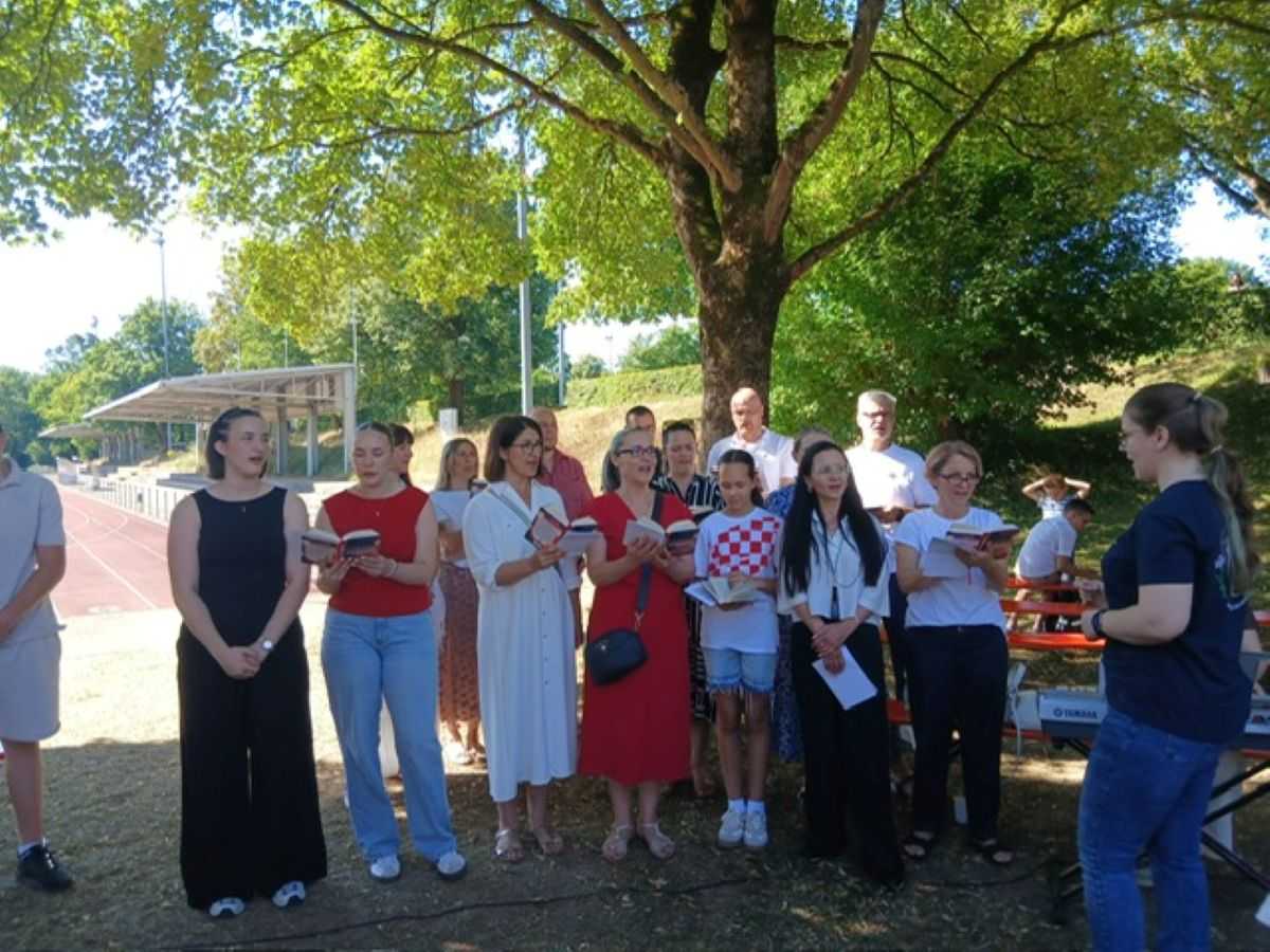 HRVATI U NJEMAČKOJ POTVRDILI SNAGU ZAJEDNIŠTVA: Nekoliko stotina vjernika na tradicionalnoj misi u Bietigheim-Bissingenu