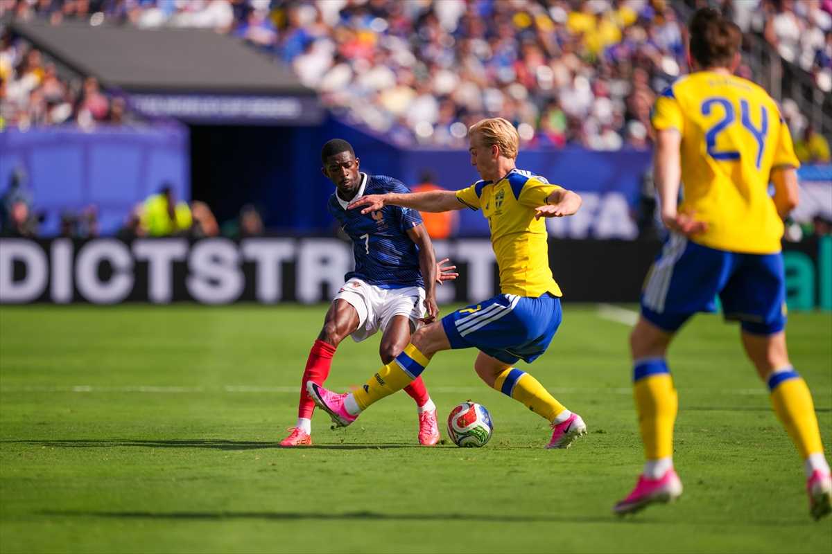 NEZAUSTAVLJIVA FRANCUSKA: Kylian Mbappe i društvo s 3:0 izbacili Švedsku sa SP-a NEZAUSTAVLJIVA FRANCUSKA: Kylian Mbappe i društvo s 3:0 izbacili Švedsku sa SP-a