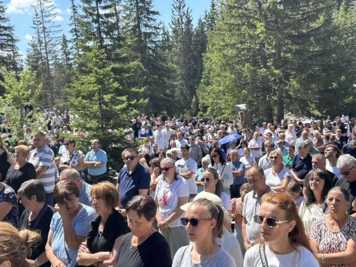 PORUKA S DIVINA GROBA: BiH je prije svega onih koji su roda Dive Grabovčeve PORUKA S DIVINA GROBA: BiH je prije svega onih koji su roda Dive Grabovčeve