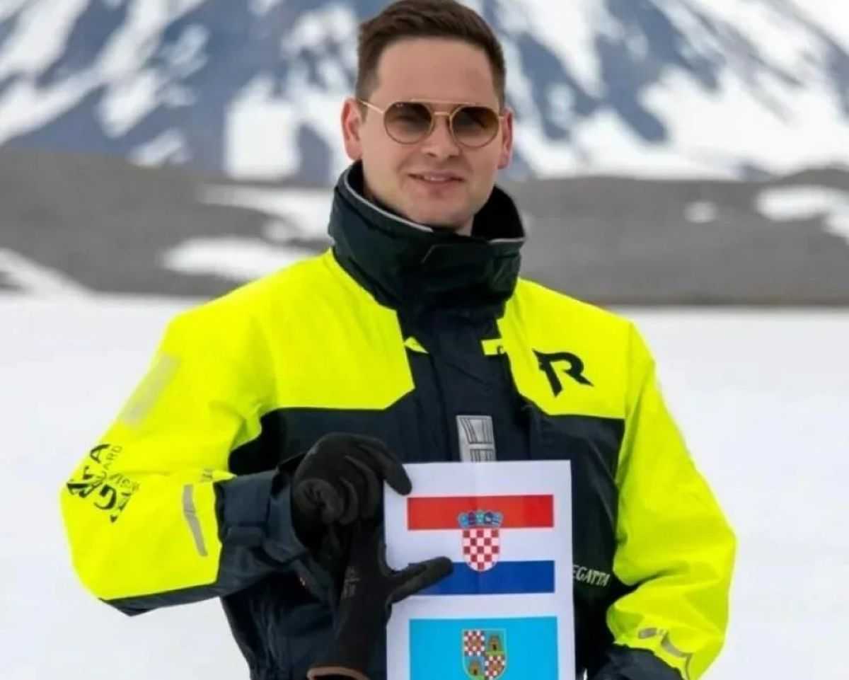 S HAJDUKOVIM GRBOM „NA VRHU SVIJETA“: Martin Mitrović po drugi put na Sjevernom polu