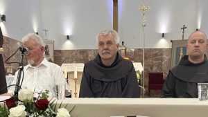 "MISLI IZ RAZGOVORA": U Drumu kod Imotskog predstavljena knjiga fra Vuka Buljana, voditelja HKM Köln