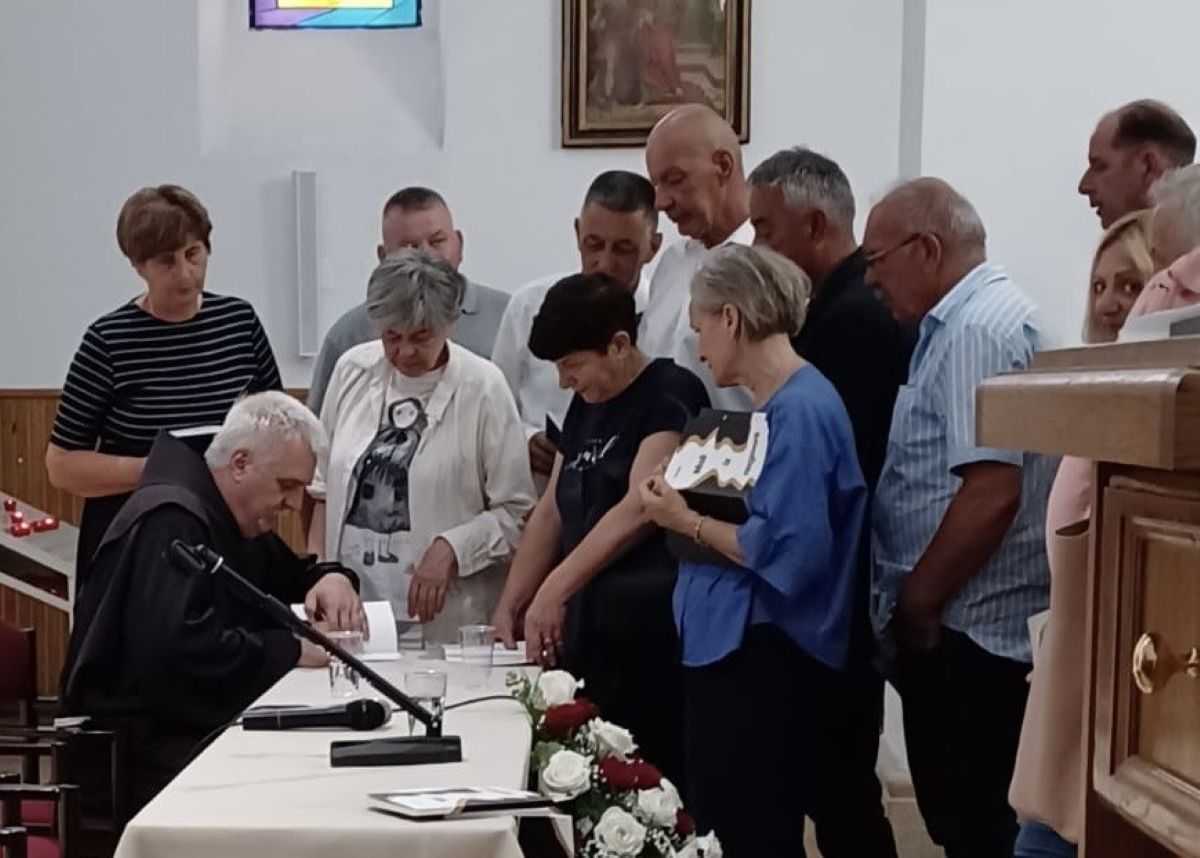 "MISLI IZ RAZGOVORA": U Drumu kod Imotskog predstavljena knjiga fra Vuka Buljana, voditelja HKM Köln