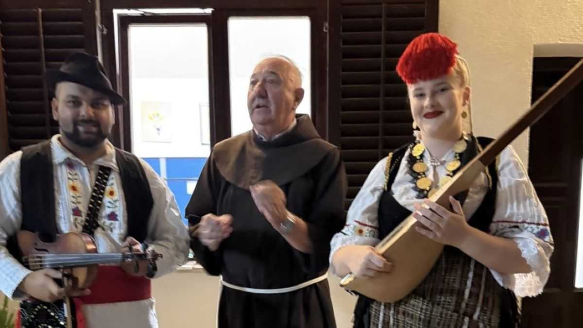 ODŽAK: Promocija knjige fra Vlade Ereša „Radosno u novi dan“