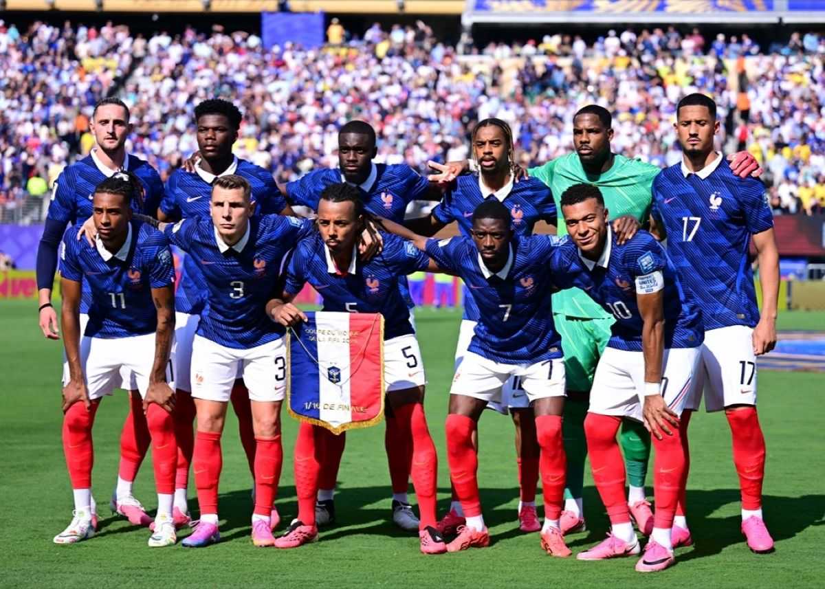 NEZAUSTAVLJIVA FRANCUSKA: Kylian Mbappe i društvo s 3:0 izbacili Švedsku sa SP-a NEZAUSTAVLJIVA FRANCUSKA: Kylian Mbappe i društvo s 3:0 izbacili Švedsku sa SP-a