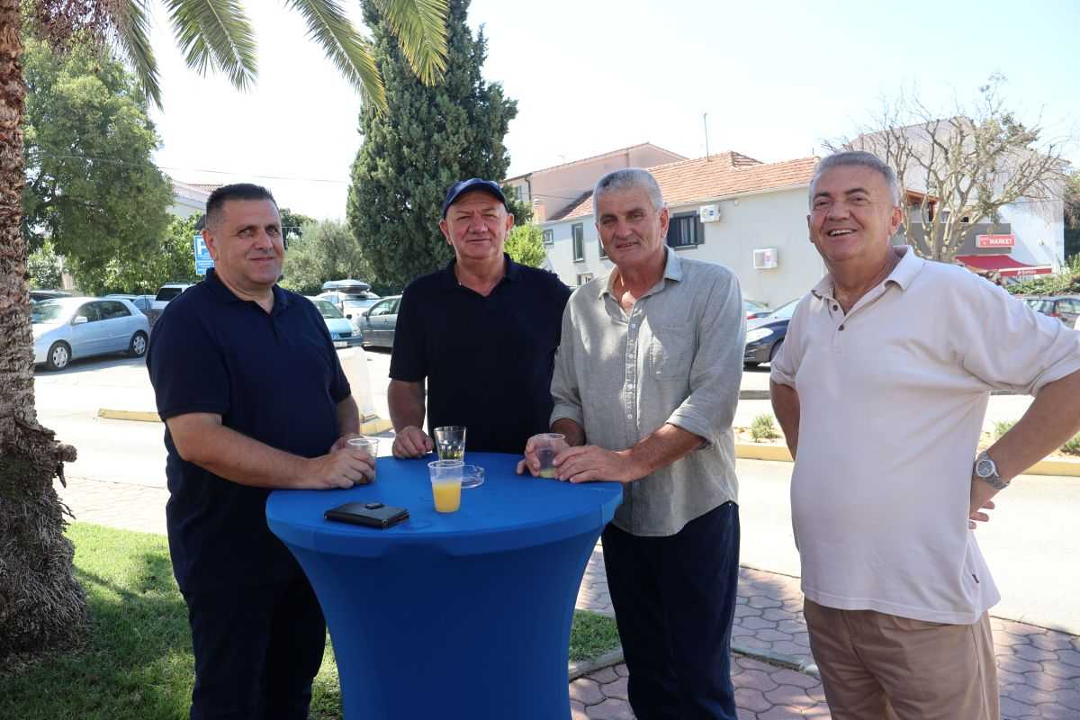 "SPI MIRNO, MIRO": Suze supruge bojnika Mire Barešića u Pakoštanima, Gotovina poručio: "Mladi će nastaviti graditi Hrvatsku" "SPI MIRNO, MIRO": Suze supruge bojnika Mire Barešića u Pakoštanima, Gotovina poručio: "Mladi će nastaviti graditi Hrvatsku"