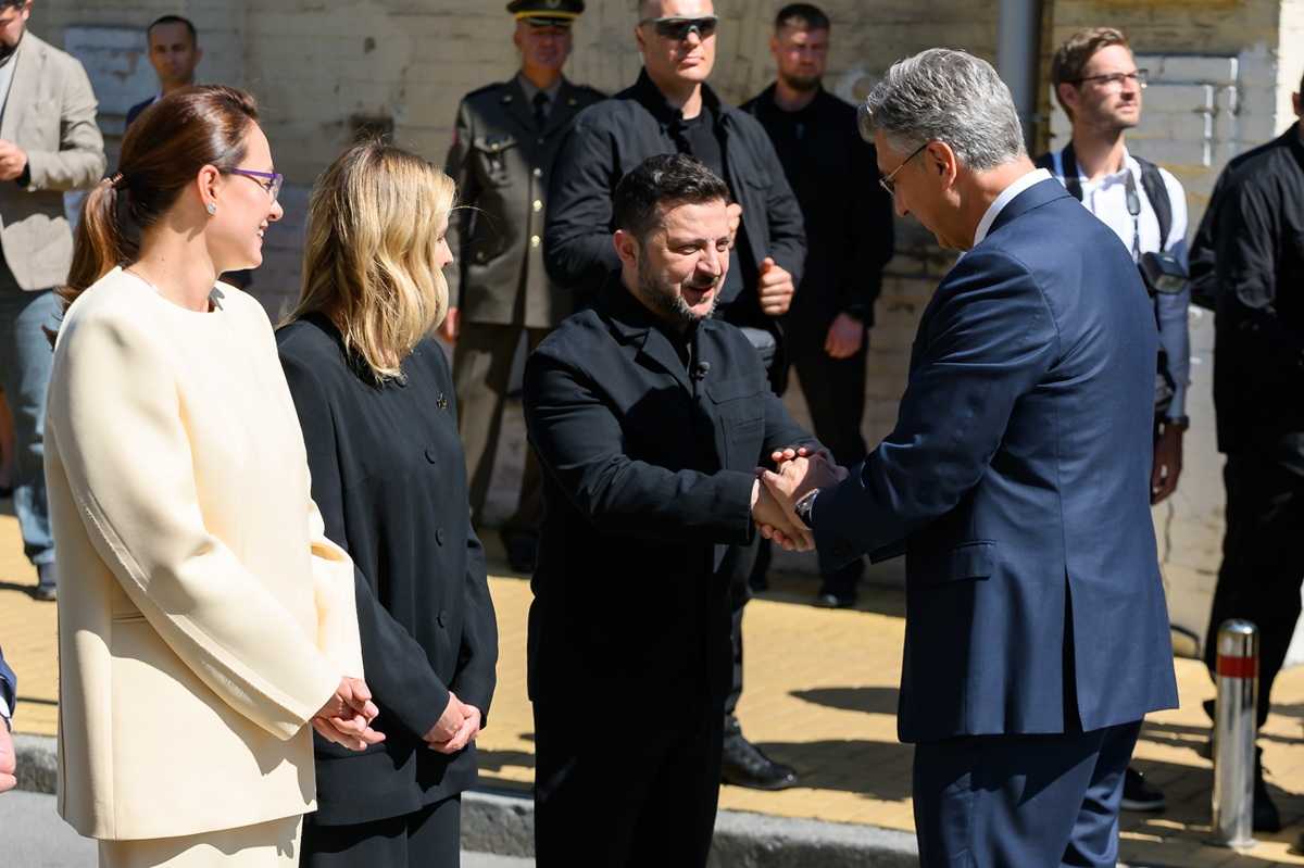 „PREPOZNAJEMO NEPRAVDU”: Plenković u Kijevu povukao paralelu s hrvatskom borbom od prije 35 godina „PREPOZNAJEMO NEPRAVDU”: Plenković u Kijevu povukao paralelu s hrvatskom borbom od prije 35 godina