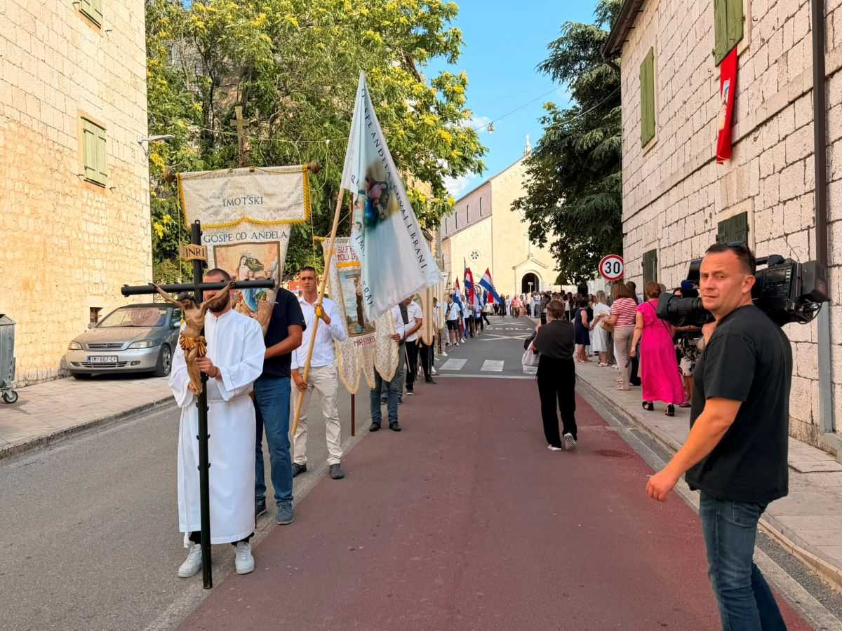 BLAGDAN GOSPE OD ANĐELA: Plenković poručio iz Imotskog kako očekuje da proslava VRO Oluja u Kninu bude dostojanstvena BLAGDAN GOSPE OD ANĐELA: Plenković poručio iz Imotskog kako očekuje da proslava VRO Oluja u Kninu bude dostojanstvena
