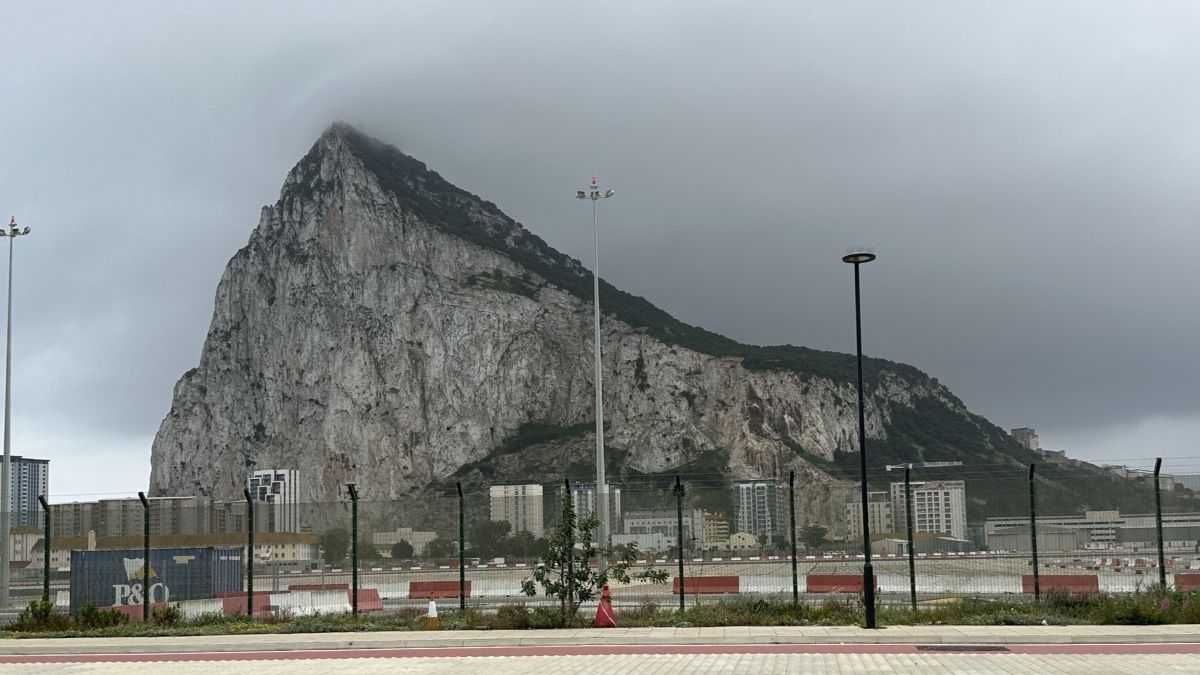 DR.SC. JADRANKA POLOVIĆ: Može li EU obraniti Gibraltar kao svoju posljednju sigurnu vezu sa svijetom DR.SC. JADRANKA POLOVIĆ: Može li EU obraniti Gibraltar kao svoju posljednju sigurnu vezu sa svijetom