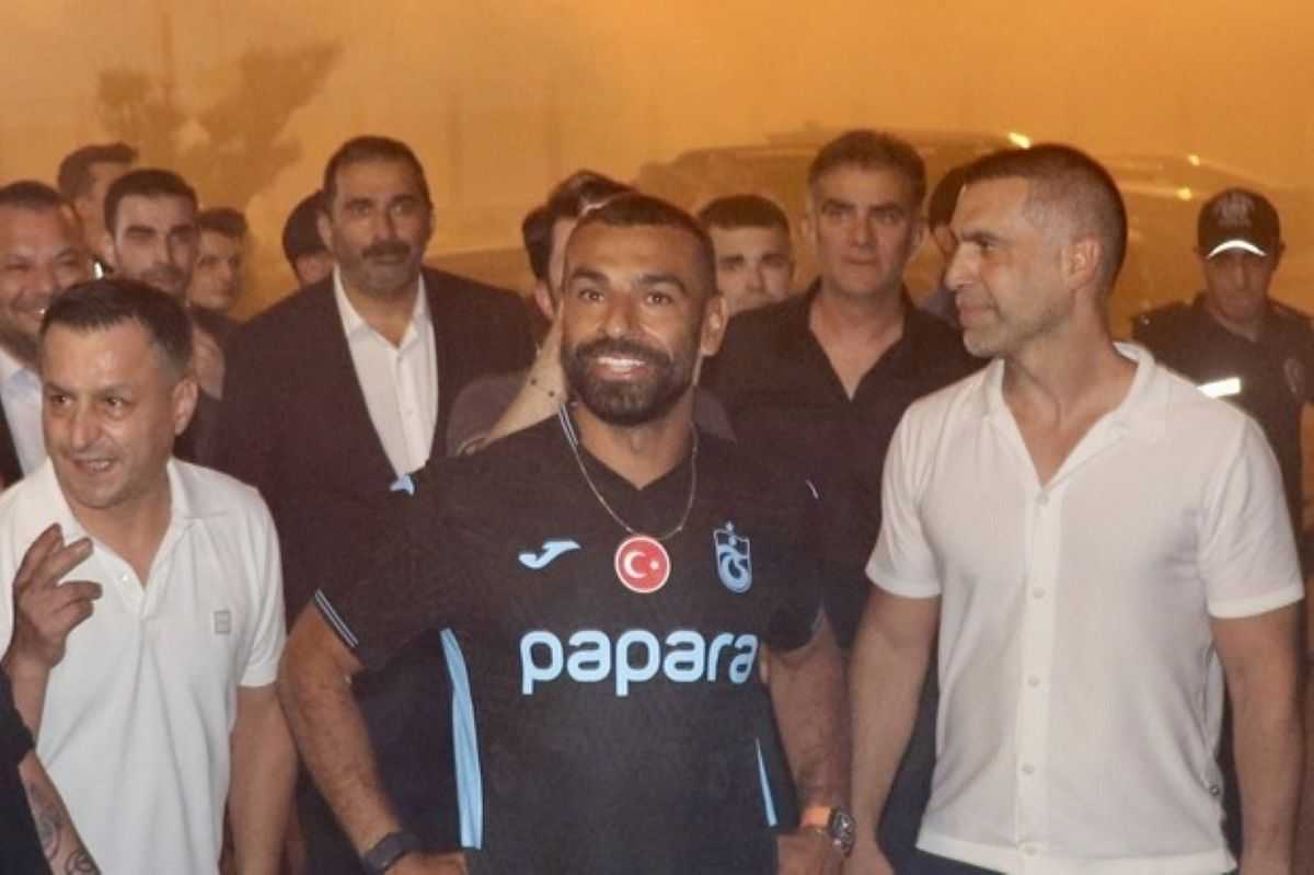 SALAH ĆE IGRATI U TURSKOJ ZA 17 MILIJUNA EURA PO SEZONI: Oko 25.000 navijača dočekalo egipatskog nogometaša po slijetanju u Trabzon