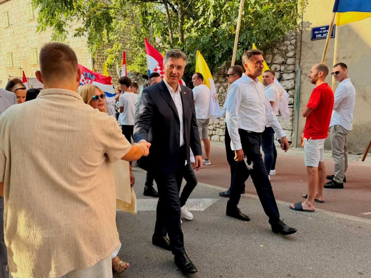 BLAGDAN GOSPE OD ANĐELA: Plenković poručio iz Imotskog kako očekuje da proslava VRO Oluja u Kninu bude dostojanstvena BLAGDAN GOSPE OD ANĐELA: Plenković poručio iz Imotskog kako očekuje da proslava VRO Oluja u Kninu bude dostojanstvena