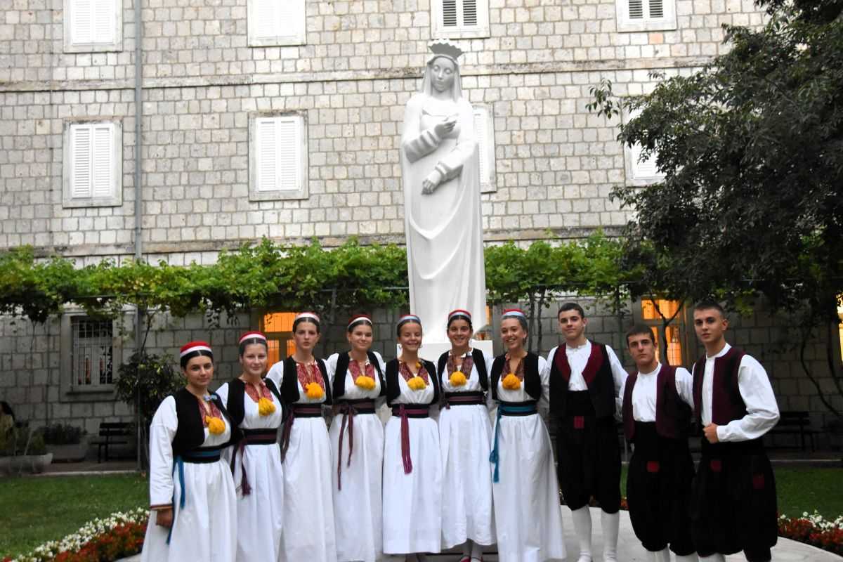17. FESTIVAL KLAPA GOSPI SINJSKOJ: Klapi Oželanda nagrada žirija, nagrada publike klapi Škatulice 17. FESTIVAL KLAPA GOSPI SINJSKOJ: Klapi Oželanda nagrada žirija, nagrada publike klapi Škatulice