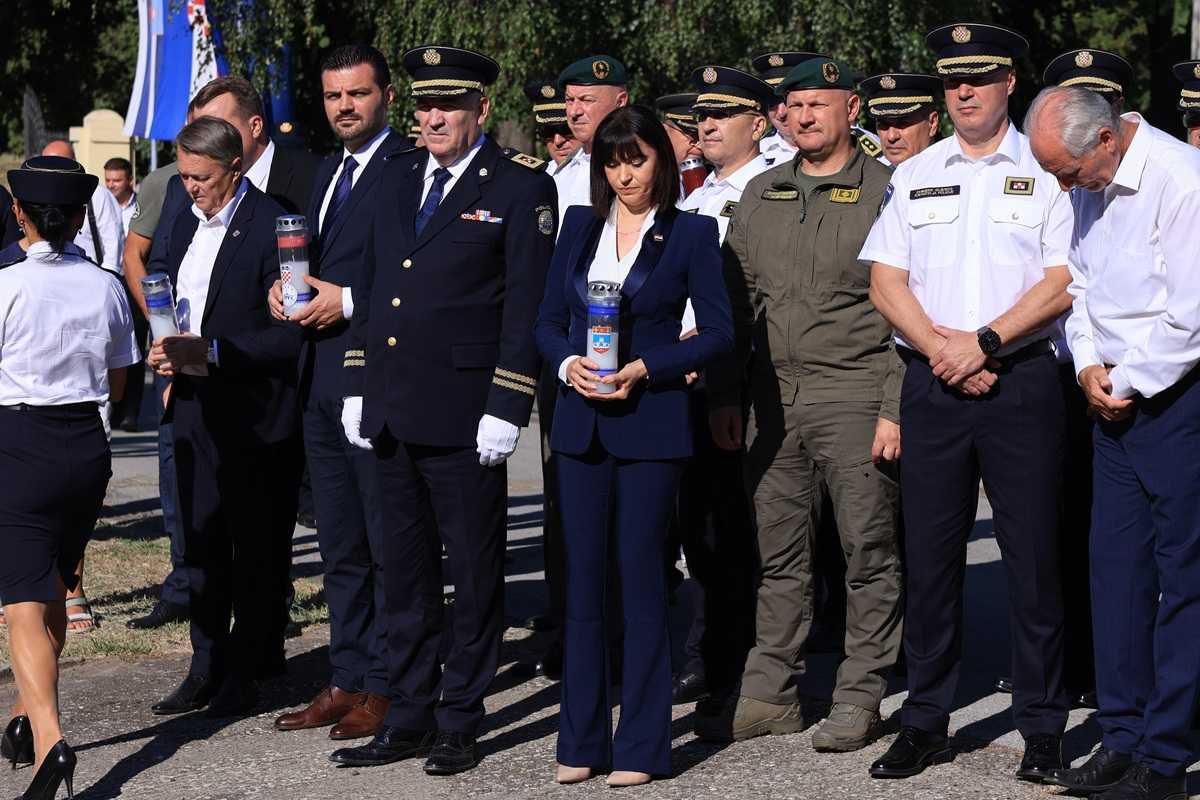 BORILI SE DO SAMOG KRAJA: Obilježena 35. godišnjica stradavanja 39 heroja koji su se odbili predati Obilježena 35. godišnjica stradanja branitelja u Dalju